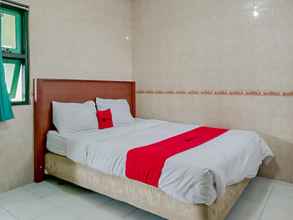 Bedroom 4 RedDoorz Syariah @ Hotel Sidomulyo Pacitan