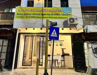 Bên ngoài 2 Cilacap Guest House