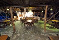 Restaurant 5 Maryan Moyo Bungalows Bar & Resto