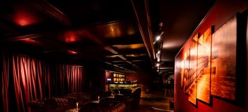 Bar, Cafe and Lounge 5 Town in Town Hotel