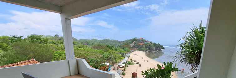 Sảnh chờ Family Stay Beach View at Omah Sundak 3