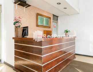 Sảnh chờ 2 Cherry Pink Hotel Medan Mitra RedDoorz