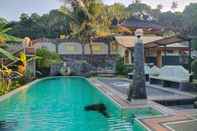 Swimming Pool Dau Homestay