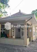 EXTERIOR_BUILDING Villa Dora Jogja Mitra RedDoorz near Malioboro Area