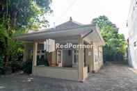 ภายนอกอาคาร Villa Dora Jogja Mitra RedDoorz near Malioboro Area