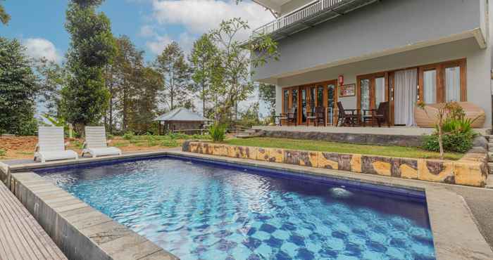 Kolam Renang Mandhasativa Homestay