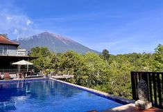 Kolam Renang 3 Puri Karang Besakih