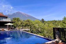 Kolam Renang Puri Karang Besakih