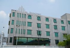 Exterior 7 RoomQuest Bangkok Don Mueang Airport 1