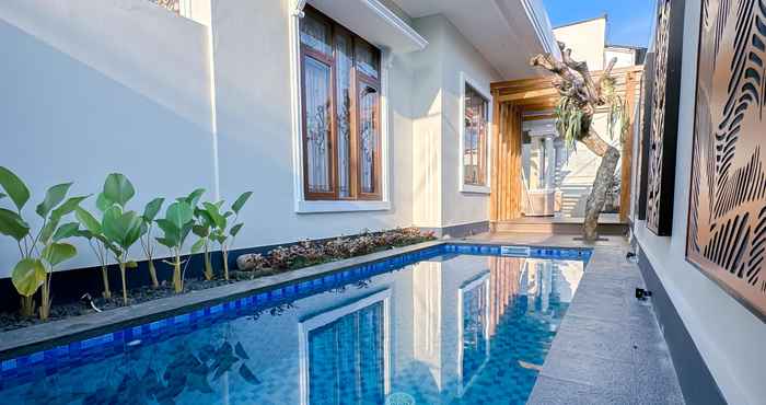 Kolam Renang Hening Pool Residence