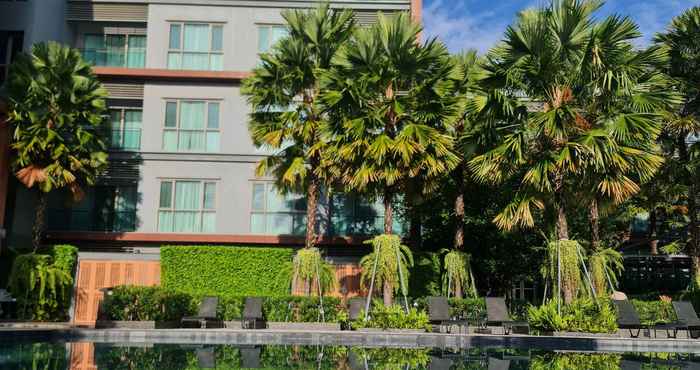 Swimming Pool Aisana Hotel