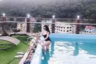 Swimming Pool Genuss Hotel