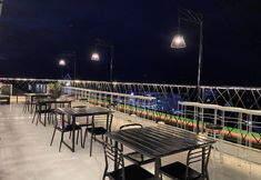Bar, Cafe and Lounge 3 Dewinda Hotel		