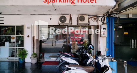 외관 2 RedDoorz @ Sparkling Hotel near Stasiun Gubeng Surabaya