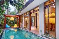 สระว่ายน้ำ Villa Klub Bunga 4 Bedroom near Jatim Park