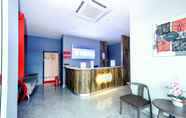 Lobi 4 Super OYO GS Hotels Near Strand Mall