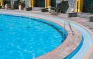 Swimming Pool 4 Kapal Garden Hotel by UMM