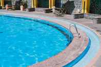 Swimming Pool Kapal Garden Hotel by UMM