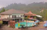 Kolam Renang 2 Sun Q Ta Hotel Guci Tegal