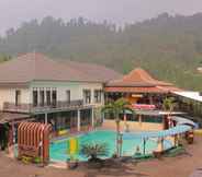 Swimming Pool 2 Sun Q Ta Hotel Guci Tegal