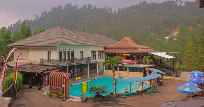 Kolam Renang Sun Q Ta Hotel Guci Tegal