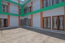 Exterior RedDoorz Plus near Alun Alun Kuningan