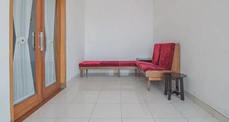 Lobby 2 RedDoorz Plus near Alun Alun Kuningan