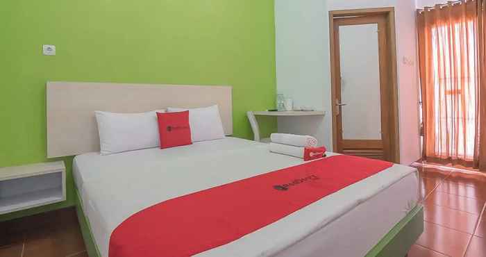 ห้องนอน RedDoorz Plus near Alun Alun Kuningan