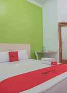 BEDROOM RedDoorz Plus near Alun Alun Kuningan