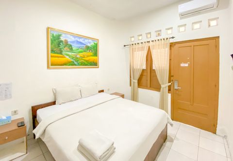 Bedroom Hotel Maerakaca Tugu Yogyakarta Mitra RedDoorz