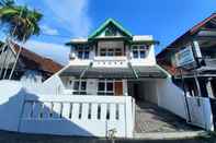 Exterior Simply Homy Guest House Gembiraloka