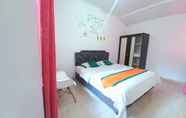 Bedroom 6 Simply Homy Guest House Gembiraloka