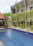 SWIMMING_POOL RedDoorz near Exit Toll Nusa Dua