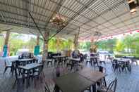 บาร์ คาเฟ่ และเลานจ์ DBambooKamp Desa Wisata Ekang