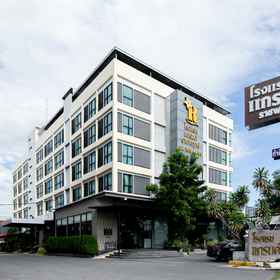 Exterior / Building1Grand Ratchapruek Hotel,Baan Ta Ka Yai Cafe'飯店