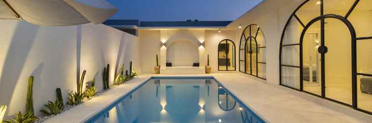 Lobi The Grand Daha Luxury Villas