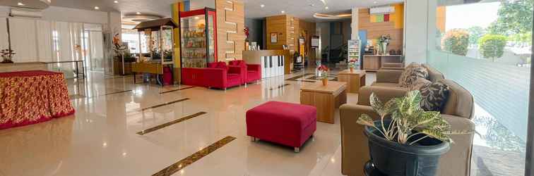 Lobby Front One Hotel Nganjuk