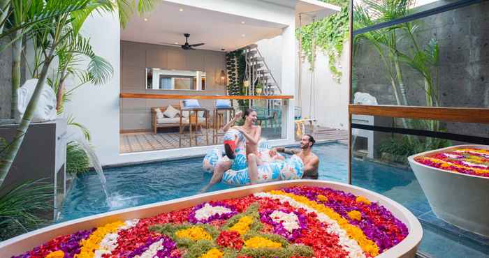 Kolam Renang Ayona Villa Seminyak by Ini Vie Hospitality