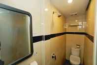 In-room Bathroom Front One Cabin Slamet Riyadi