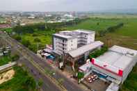 Exterior Votel Hotel Charis Tuban