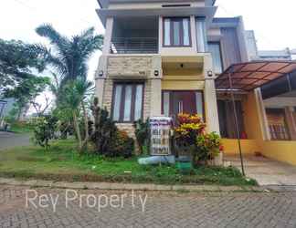 Exterior 2 Villa Bless Batu - Three Bedroom