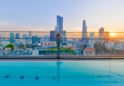 Swimming Pool Winsuites Saigon Hotel