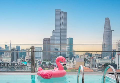 スイミングプール Winsuites Saigon Hotel