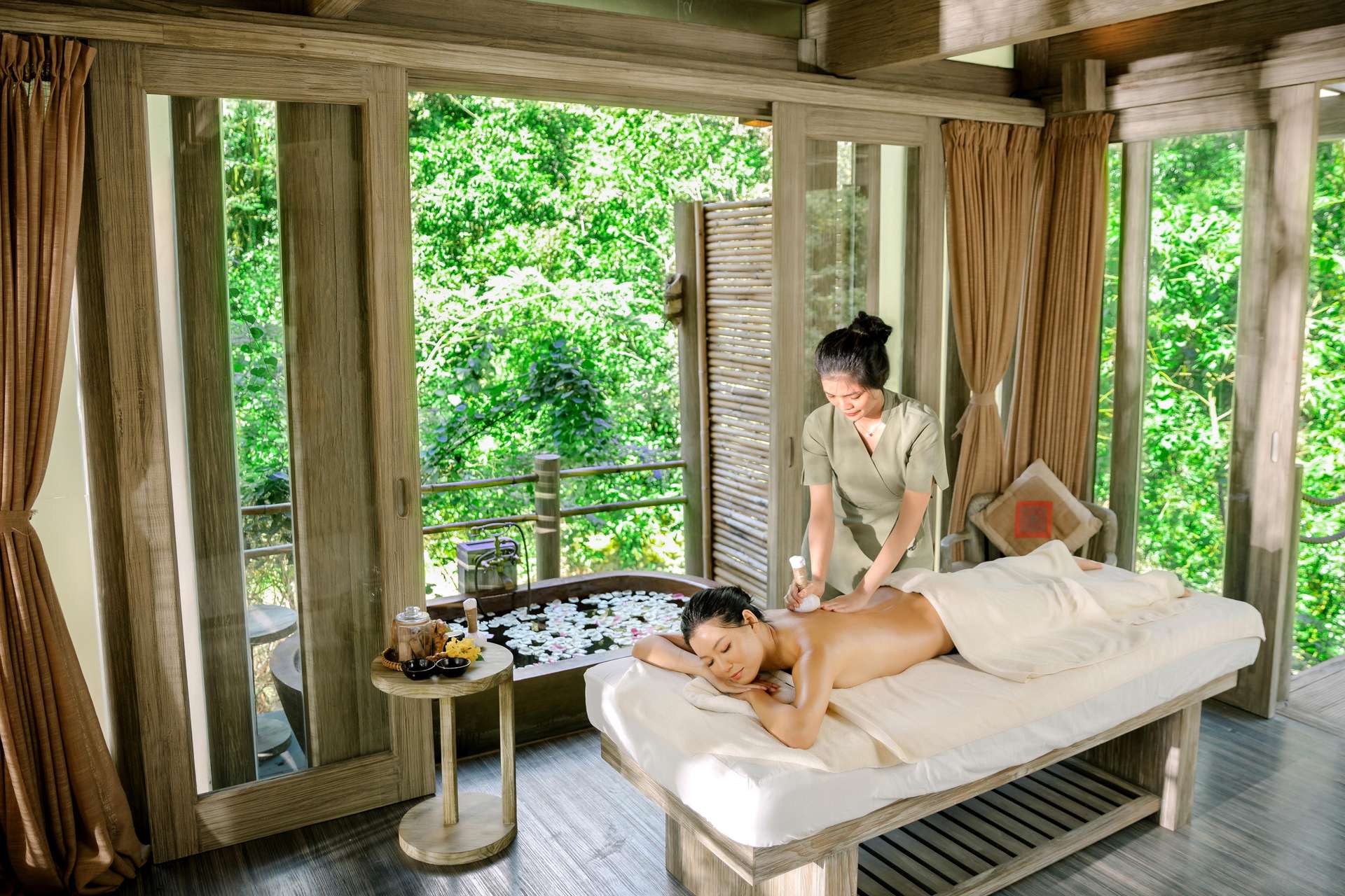 Dịch vụ massage tại An Lam Retreats Ninh Van Bay