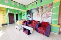 Lobi Quattrick Dee Homestay Mitra RedDoorz