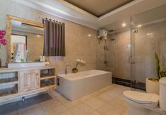 In-room Bathroom 3 Favorit Bungalows