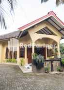 EXTERIOR_BUILDING The Doctor Guest House Syariah Mitra RedDoorz near Pakuwon Mall Yogyakarta