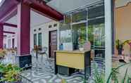 Lobby 6 OYO 92464 Efniati Homestay Syariah