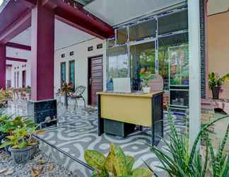 Lobi 2 OYO 92464 Efniati Homestay Syariah