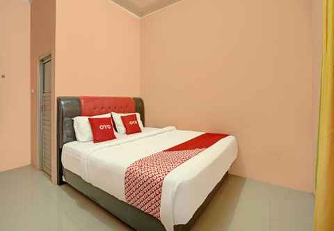 Kamar Tidur OYO 92464 Efniati Homestay Syariah